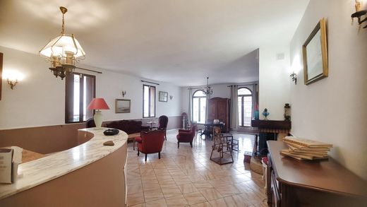 호화 저택 / Gruissan, Aude