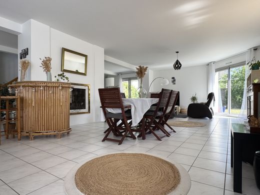 Casa de lujo en Cesson-Sévigné, Ille y Vilaine