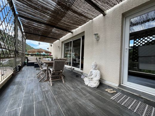 Apartment / Etagenwohnung in La Trinité, Alpes-Maritimes