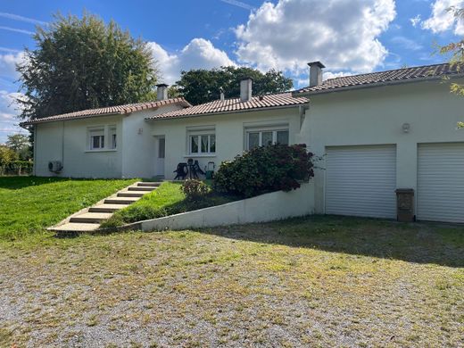 Luxury home in Lignan-de-Bordeaux, Gironde