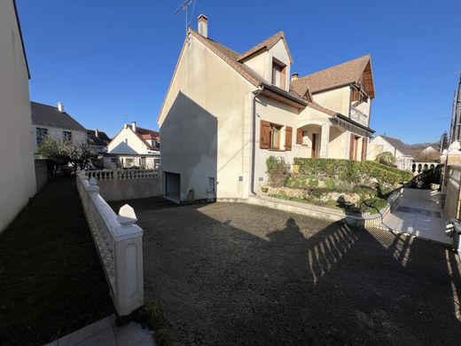 Luxury home in Pontault-Combault, Seine-et-Marne