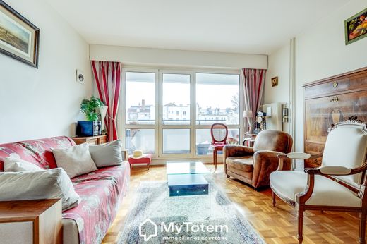 Apartment in Issy-les-Moulineaux, Hauts-de-Seine