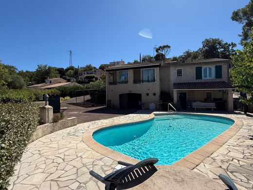 ‏בתי יוקרה ב  Taradeau, Var