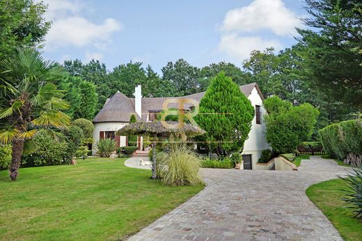 Luxus-Haus in Sucy-en-Brie, Val-de-Marne