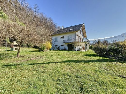 Casa di lusso a Saint-Alban-de-Montbel, Savoia