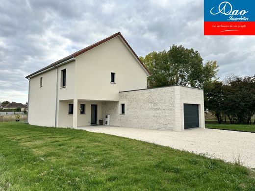 Luxe woning in La Chapelle-Saint-Luc, Aube