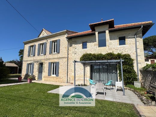 Pujols-sur-Ciron, Girondeの高級住宅