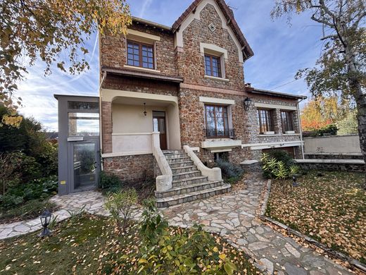 Πολυτελή κατοικία σε Sainte-Geneviève-des-Bois, Essonne