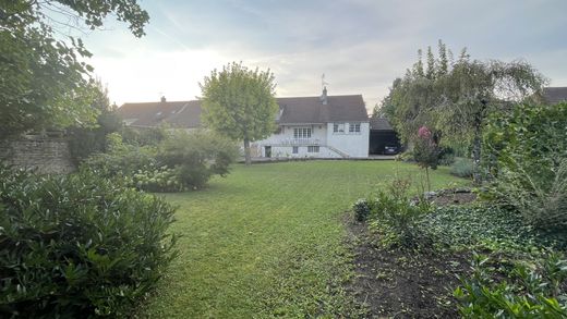 Casa di lusso a Ladoix-Serrigny, Cote d'Or