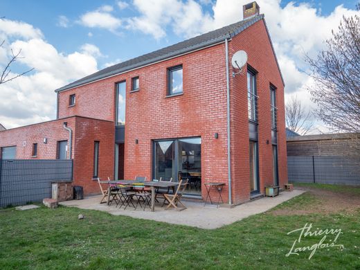 Luxury home in Baisieux, North