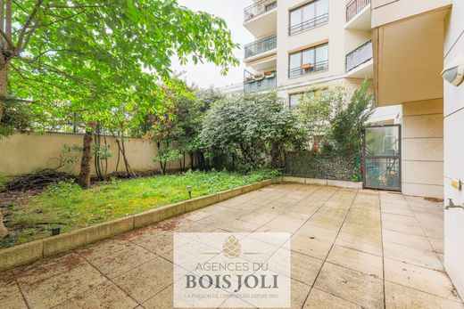 Apartment in Issy-les-Moulineaux, Hauts-de-Seine
