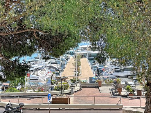 Apartamento - Mandelieu-la-Napoule, Alpes Marítimos
