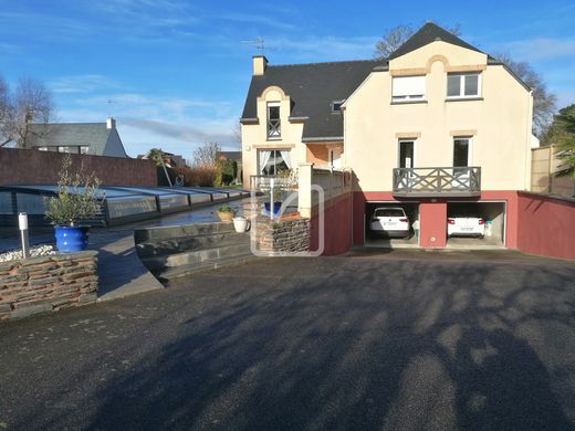 Casa di lusso a Ploërmel, Morbihan