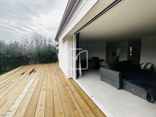 Carbon-Blanc, Girondeの高級住宅