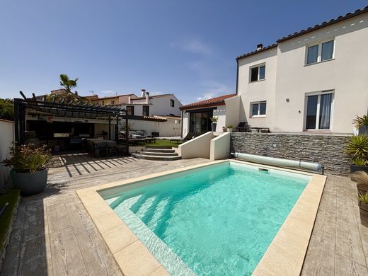 Luxury home in Villeneuve-de-la-Raho, Pyrénées-Orientales