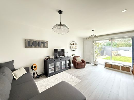 Casa di lusso a Orgeval, Yvelines