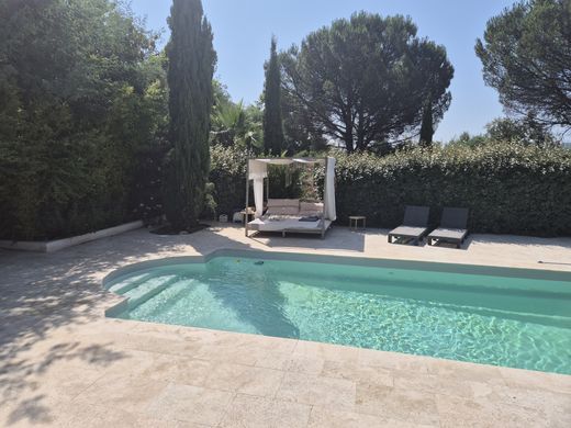 빌라 / 그리모드, Var