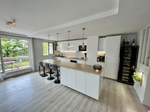 Apartment in Issy-les-Moulineaux, Hauts-de-Seine