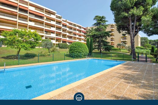 Apartment / Etagenwohnung in Nizza, Alpes-Maritimes