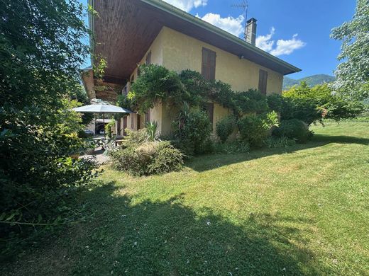 豪宅  Saint-Pierre-d'Albigny, Savoy