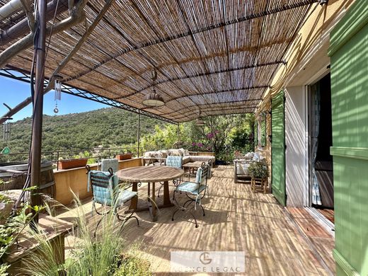 빌라 / Le Plan-de-la-Tour, Var