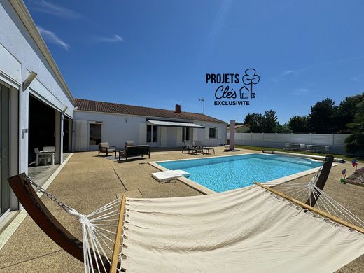 Luxury home in Saint-Julien-des-Landes, Vendée