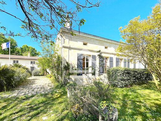 Luxury home in Arsac, Gironde