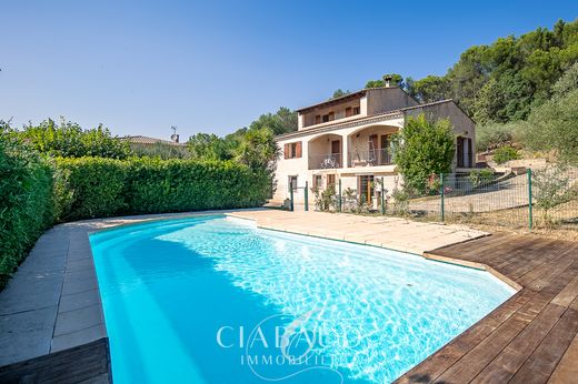 Luxury home in Luynes, Bouches-du-Rhône