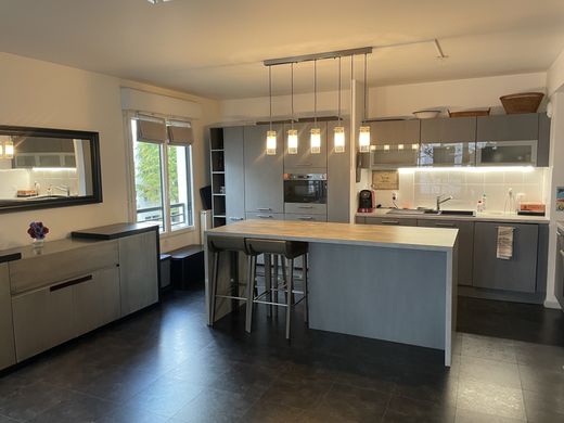 Appartamento a Suresnes, Hauts-de-Seine