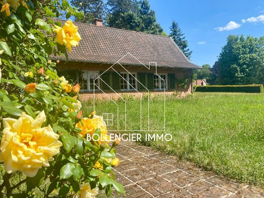 Luxury home in Saint-Jans-Cappel, North