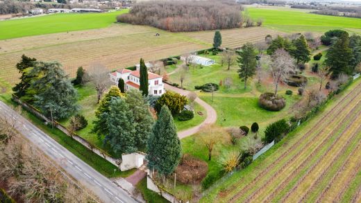 Luxury home in Roullet-Saint-Estèphe, Charente