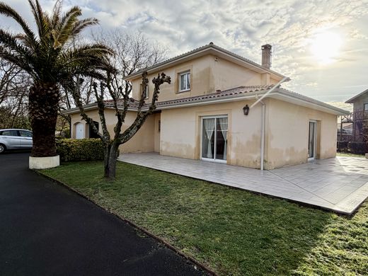 Villa in Gujan-Mestras, Gironde