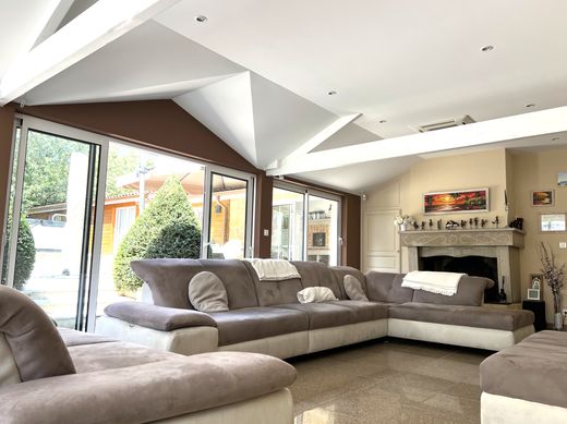Luxury home in Creysse, Dordogne