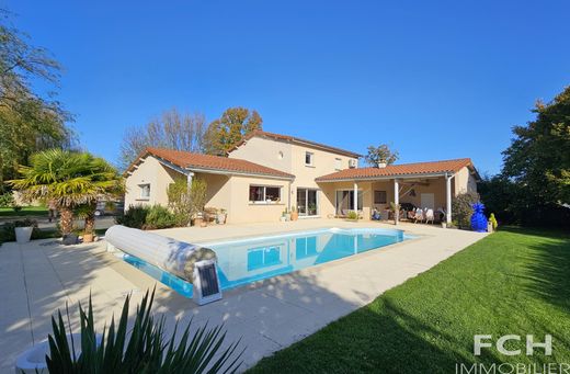 Casa di lusso a Gannat, Allier