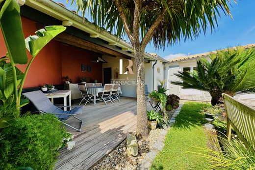 Casa di lusso a Rivedoux-Plage, Charente-Maritime