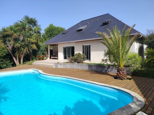 Luxury home in Meillon, Pyrénées-Atlantiques