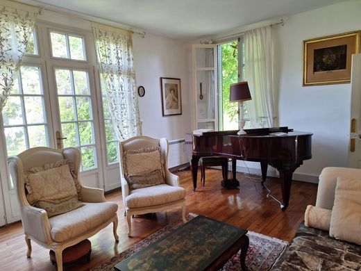Luxury home in Noyers, Yonne