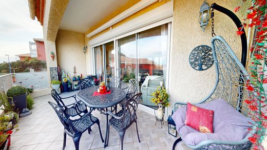 Apartment / Etagenwohnung in Fleury, Aude