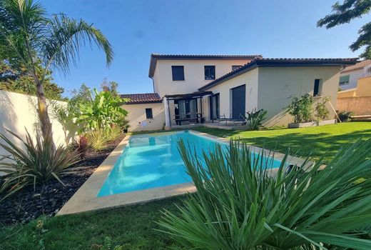 Luxus-Haus in Manduel, Gard