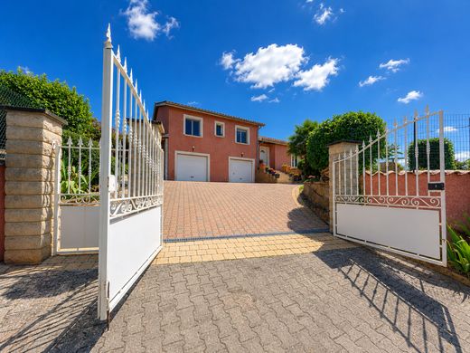 Luxury home in Légny, Rhône