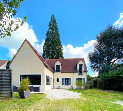 Villa in Auvers-Saint-Georges, Essonne