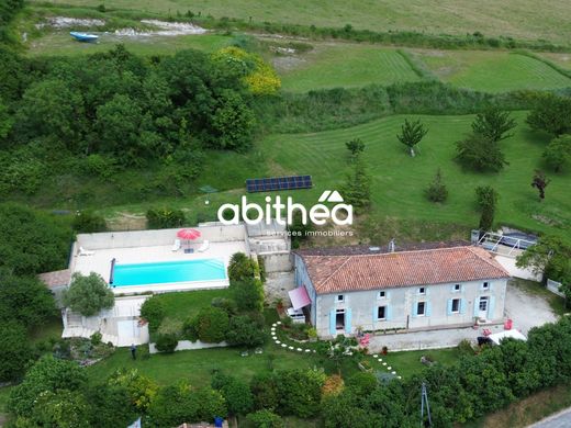 Luxury home in Saint-Fort-sur-Gironde, Charente-Maritime