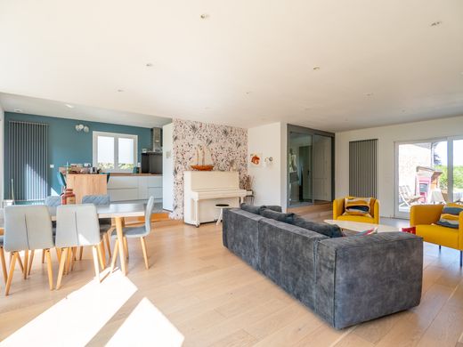 Элитный дом, Sainghin-en-Mélantois, North