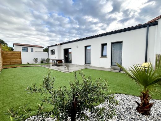 Luxus-Haus in Les Sables-d'Olonne, Vendée