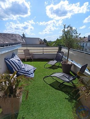 Apartment in Saint-Cyr-sur-Loire, Indre and Loire