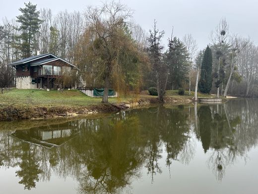 Luxury home in Mouy-sur-Seine, Seine-et-Marne