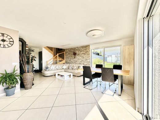 Casa di lusso a Épagny, Alta Savoia