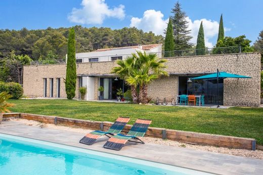 Villa in Pernes-les-Fontaines, Vaucluse