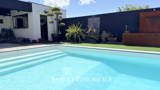 Luxury home in Dompierre-sur-Mer, Charente-Maritime