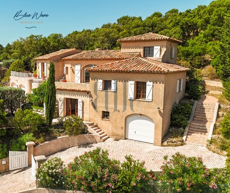 Villa a Roquebrune-sur-Argens, Var